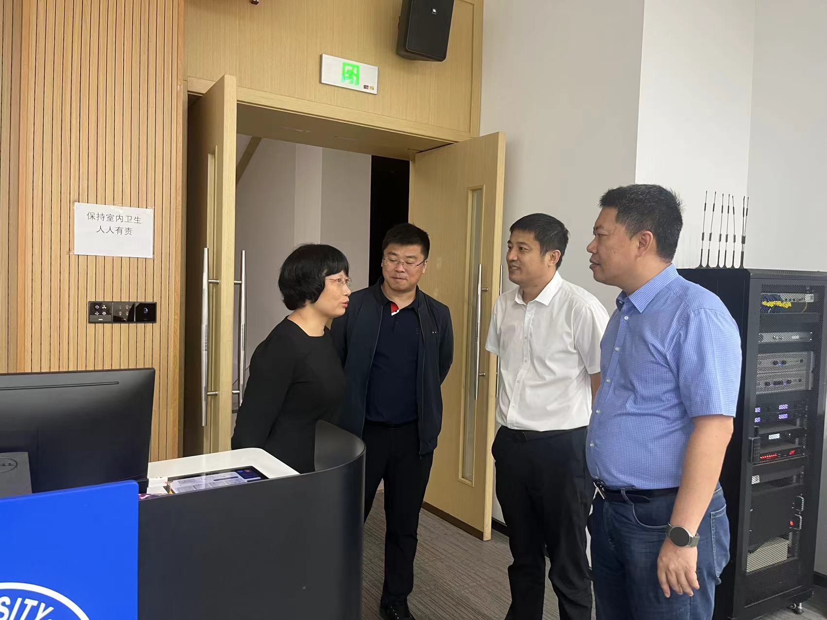 草榴社区
领导深入教学一线开展秋季学期初巡课工作